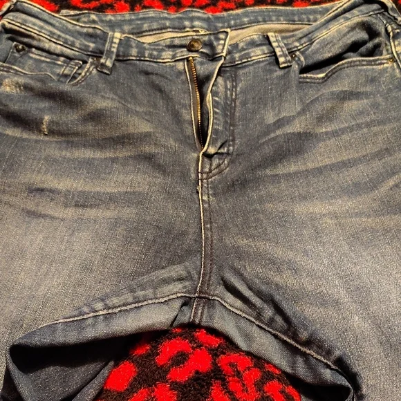 True Religion Women's Skinny Jeans in Medium Blue Denim - Picture 3 of 6